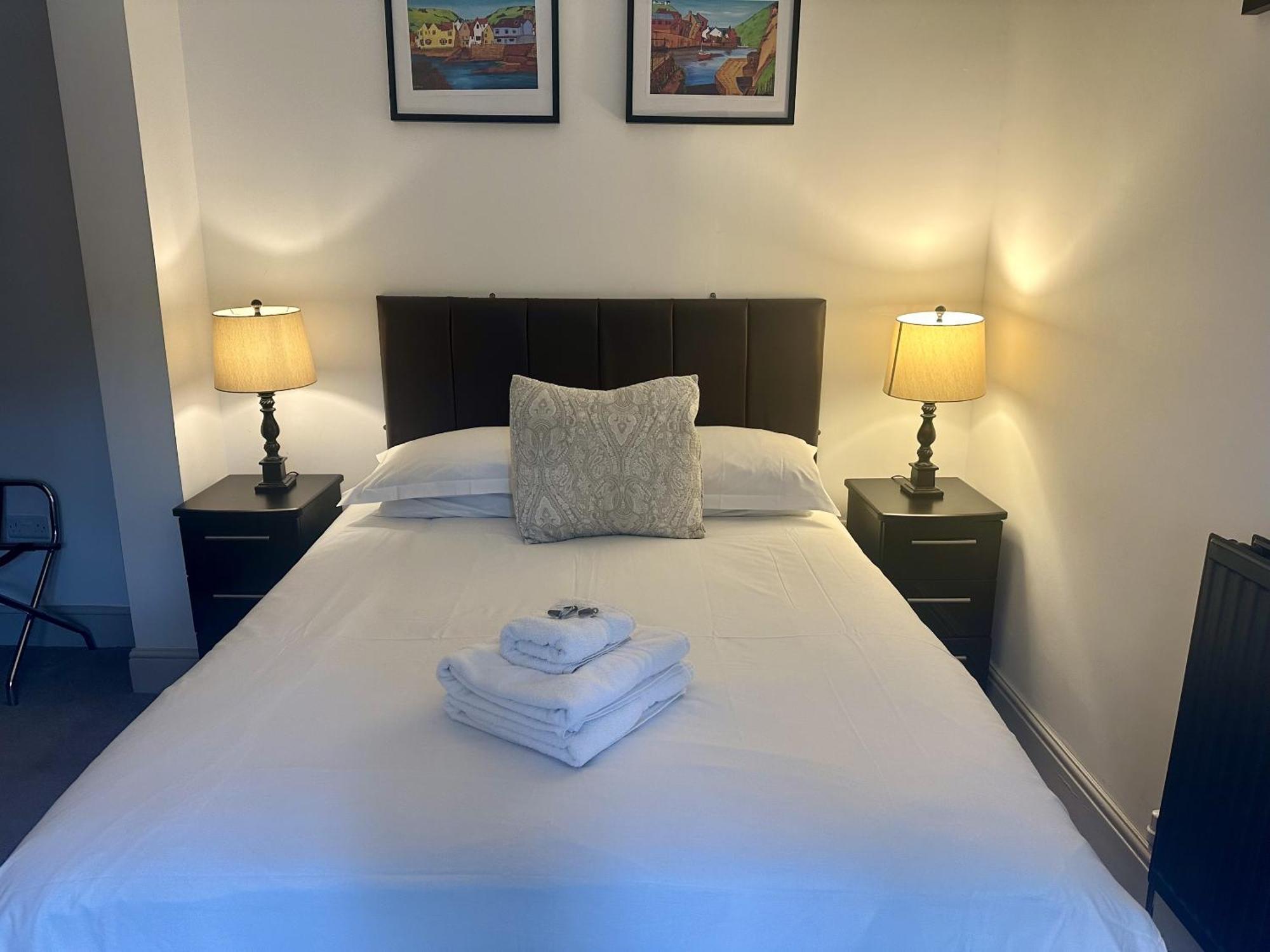 Standard Zimmer mit Kingsize-Bett